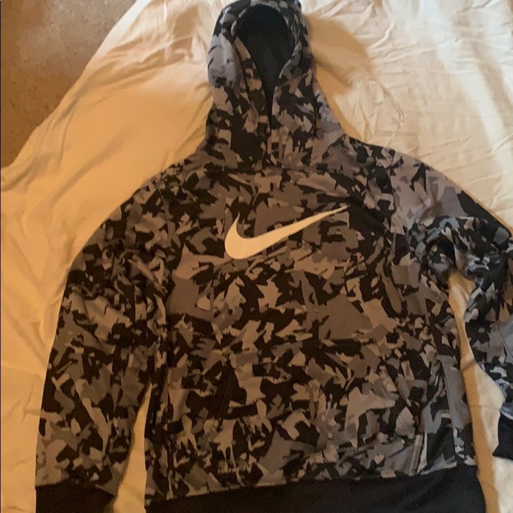 Nike camo hoodie